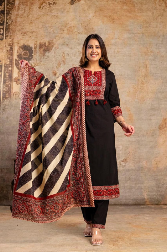 Siyahi – Black & Red Yoke Suit Set
