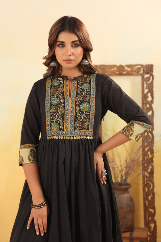 Siyaah – Black Floor-Length One Piece Dress with Beige Neck & Hem | Anarkali-Style Gown