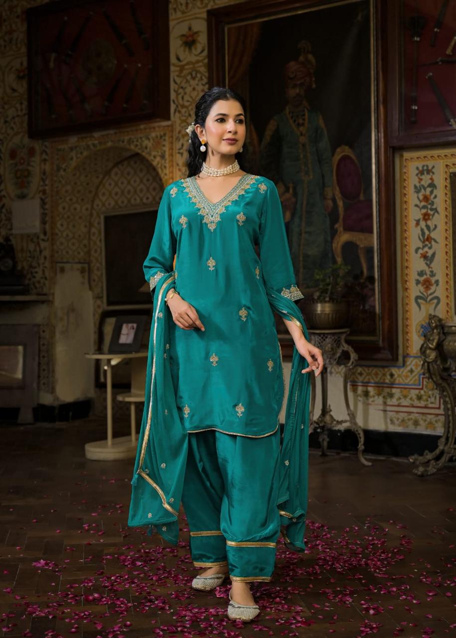 Shaista – Green Crepe Suit with Farsi Salwar & Embroidered Neckline | Designer Ethnic Wear