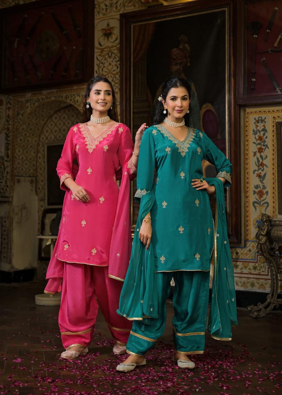 Shaista – Green Crepe Suit with Farsi Salwar & Embroidered Neckline | Designer Ethnic Wear
