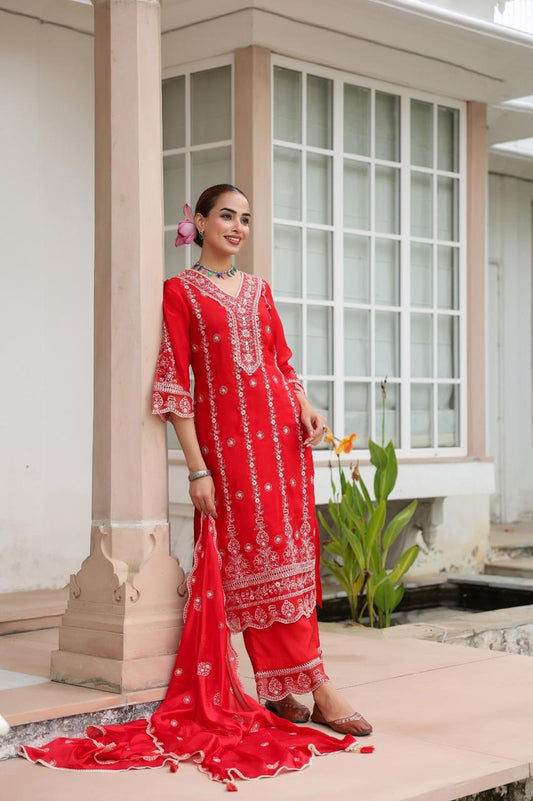 Tavajjoh – Red Crepe Suit with Embroidered Dupatta & Palazzo | Festive Red Outfit