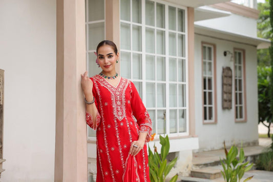 Tavajjoh – Red Crepe Suit with Embroidered Dupatta & Palazzo | Festive Red Outfit