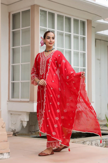 Tavajjoh – Red Crepe Suit with Embroidered Dupatta & Palazzo | Festive Red Outfit