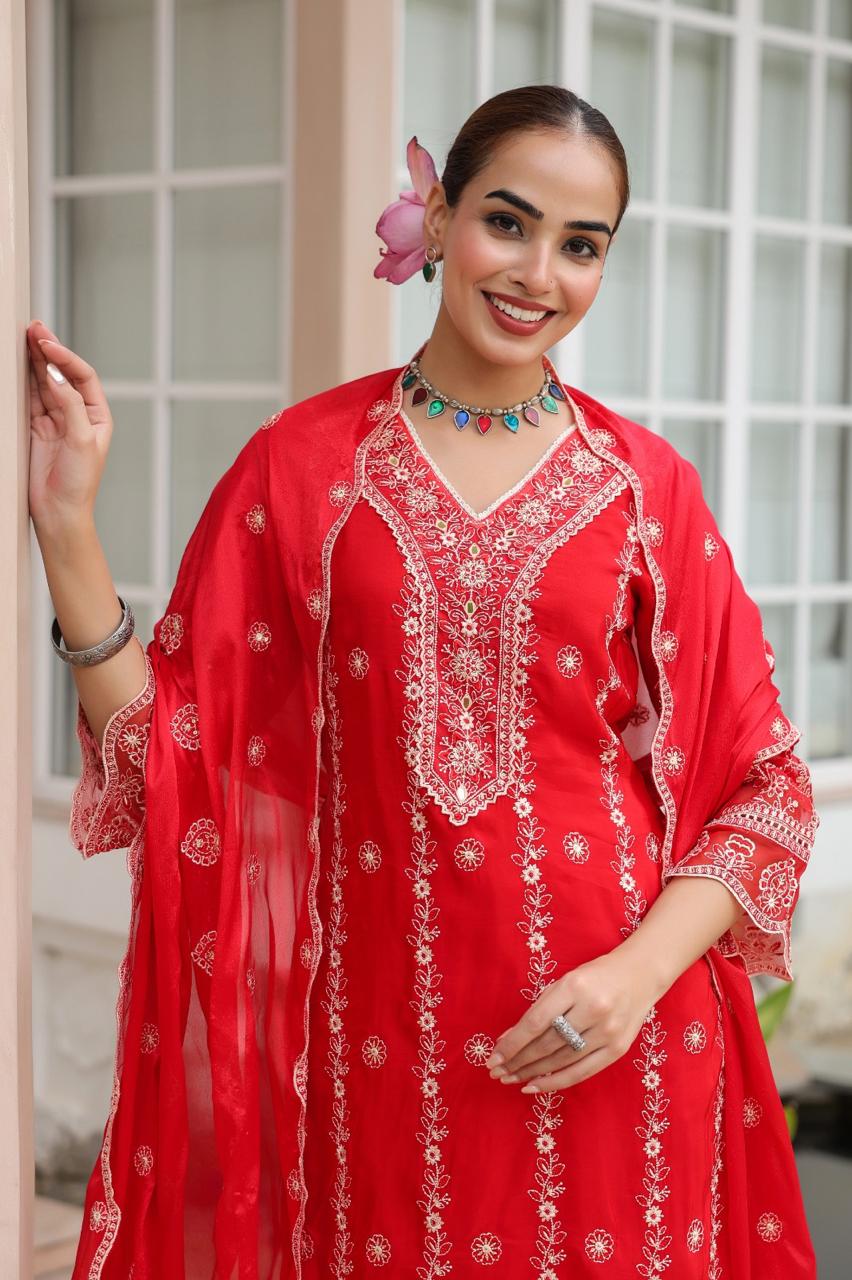 Tavajjoh – Red Crepe Suit with Embroidered Dupatta & Palazzo | Festive Red Outfit