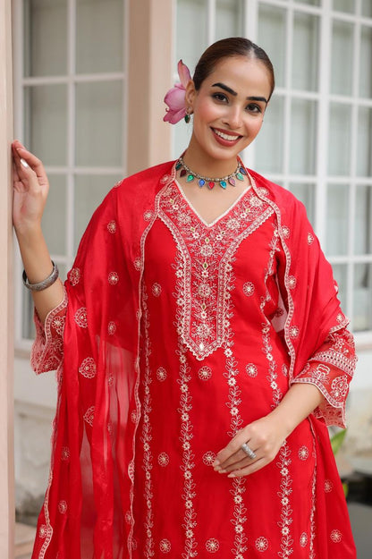 Tavajjoh – Red Crepe Suit with Embroidered Dupatta & Palazzo | Festive Red Outfit