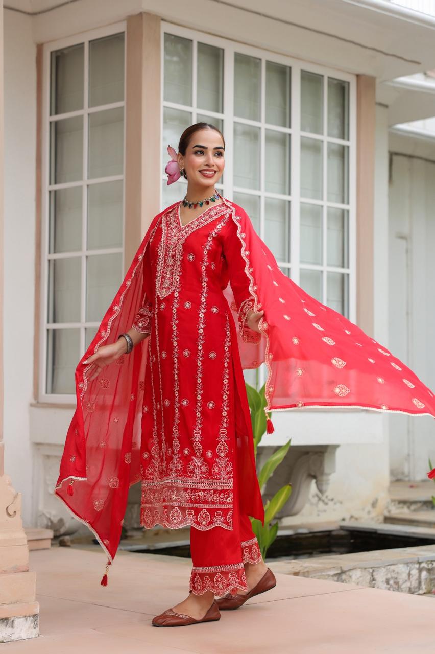 Tavajjoh – Red Crepe Suit with Embroidered Dupatta & Palazzo | Festive Red Outfit